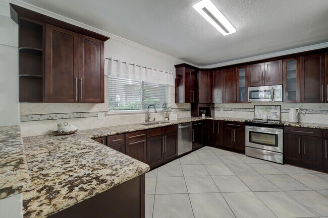 Building Photo - 1115 Augusta Dr