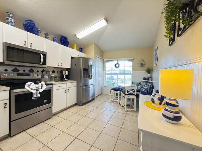 Building Photo - 900 Oxford Dr