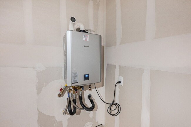 Building Photo - 606 W Cypress St