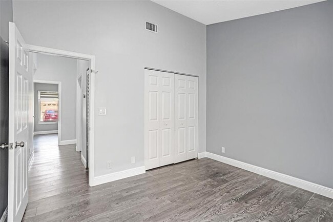 Building Photo - 5056 NW 95th Dr
