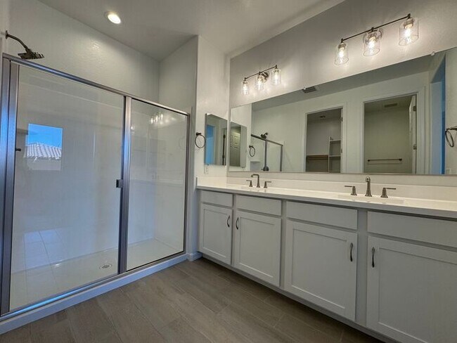 Building Photo - NEW 5 Bedroom 3 bathroom home in Surprise!