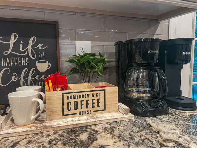 Building Photo - 11501-11505 5 Cedars Rd