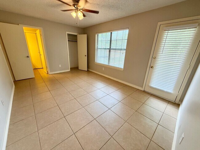 Building Photo - 3-bed/2-bath near Paluxy/Grande!