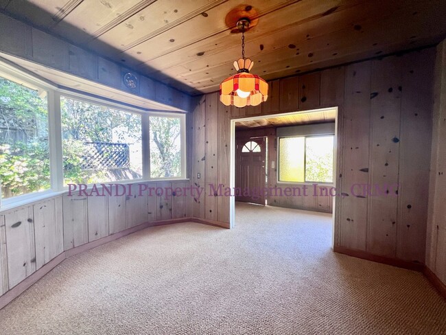 Building Photo - "Charming 2-Bedroom Retreat in San Anselmo...