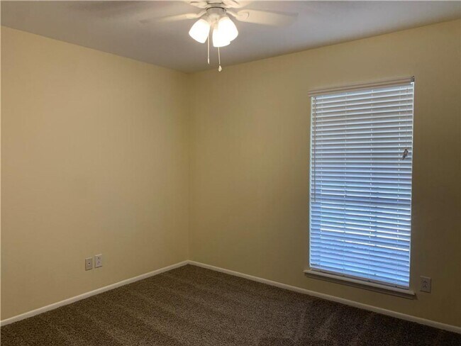 Building Photo - 941 Egyptian Dr