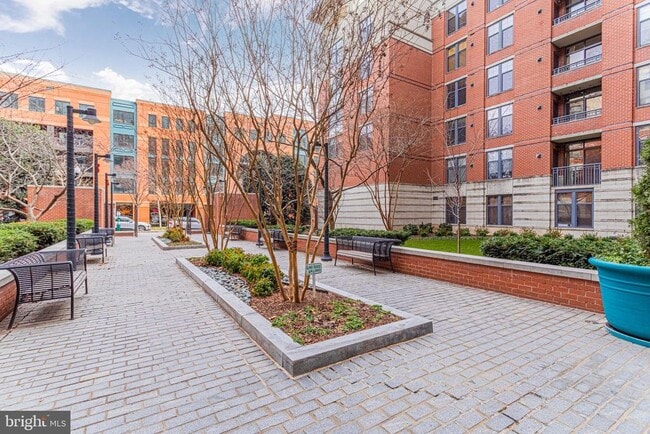 Building Photo - 1021 N Garfield St