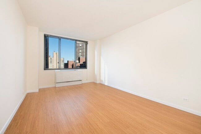 Building Photo - 211 W 56th St