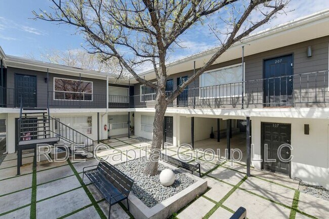 Building Photo - 2816 Throckmorton St