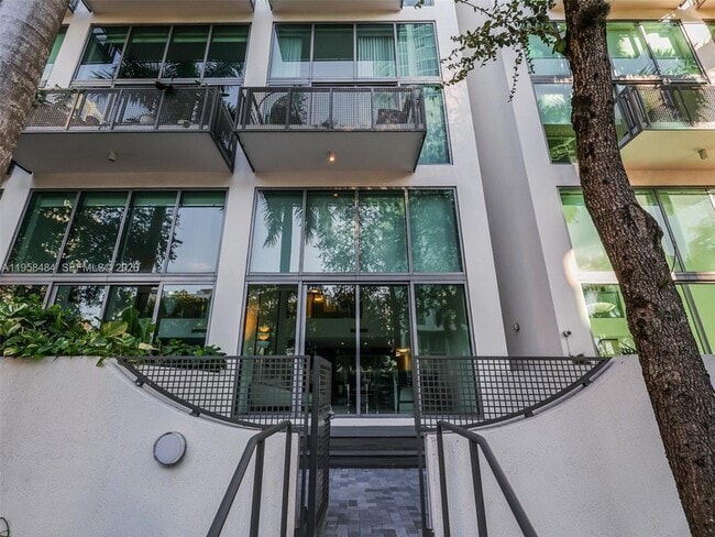 Building Photo - 6000 Collins Ave