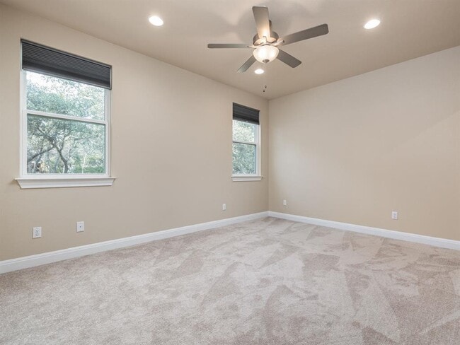 Building Photo - 904 Central Blvd