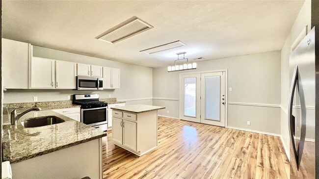 Building Photo - 1708 Carriage Hills Trail