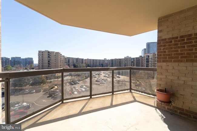 Building Photo - 8370 Greensboro Dr