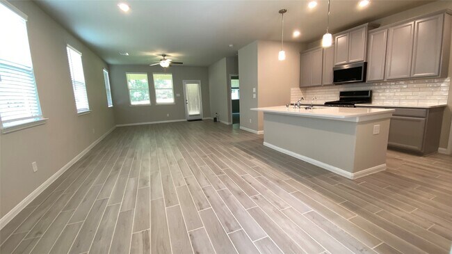 Building Photo - 7059 Silverleaf Oak St