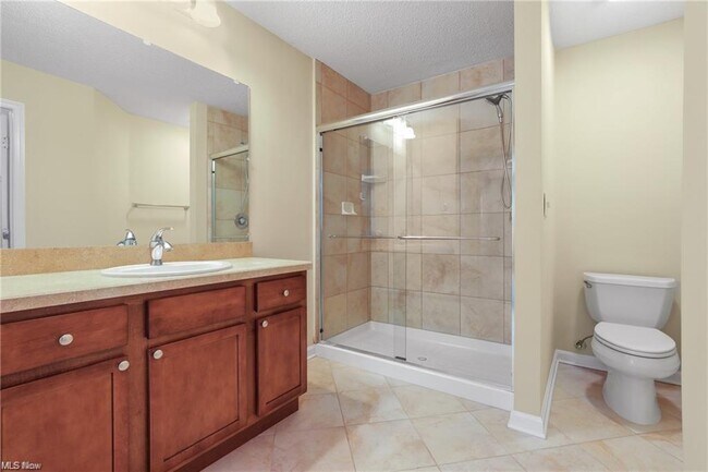 Building Photo - 240 Fox Hollow Dr