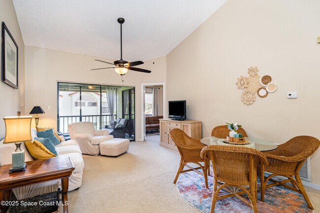 Building Photo - 1089 Country Club Dr