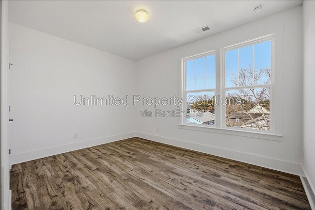 Building Photo - 501 Greenville Ave