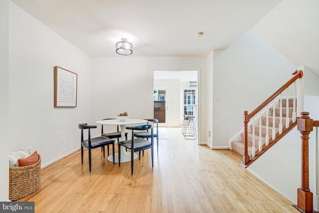 Building Photo - 2426 N Hampton Dr