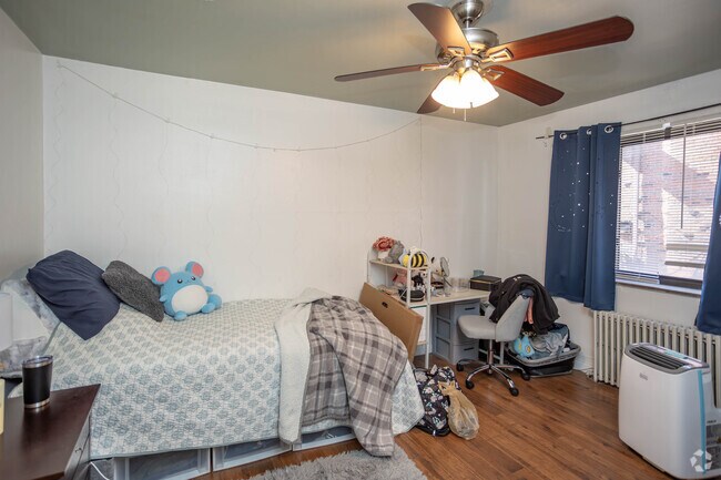 1BR, 1BA - Bedroom - 4909 CENTRE AVE