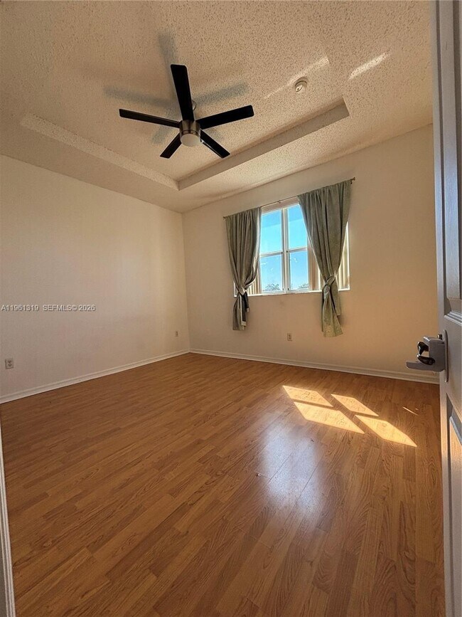 Building Photo - 1044 NE 42nd Terrace