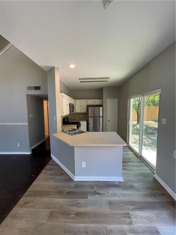 Building Photo - 2114 Zephyr Ln