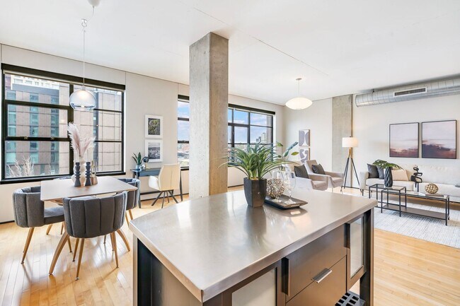 Building Photo - Elizabeth Lofts - 7th floor north facing p...