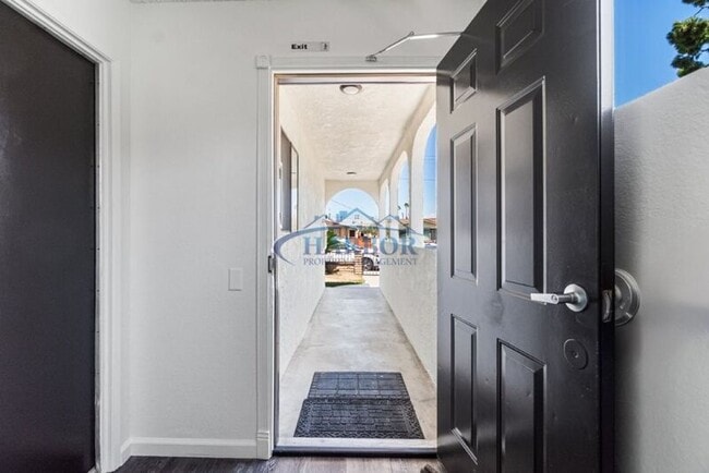 Building Photo - 789 W 18th St