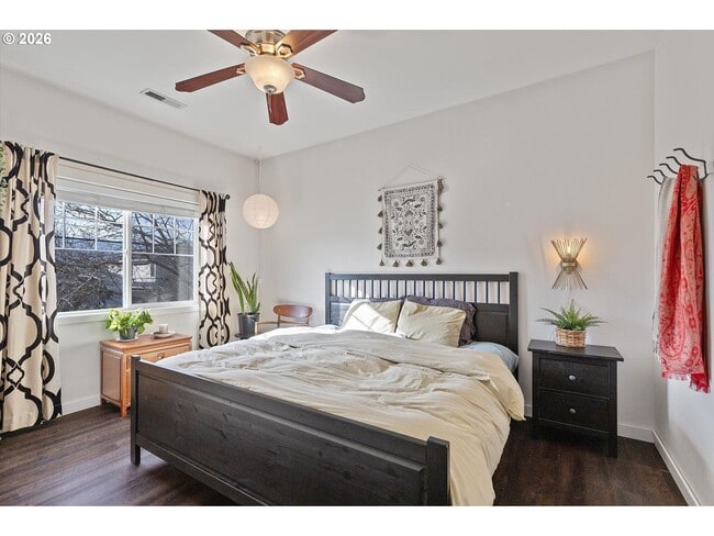 Building Photo - Spacious 3 Bedroom Townhome with Stainless Steel Appliances, Attached Garage & Open Layout