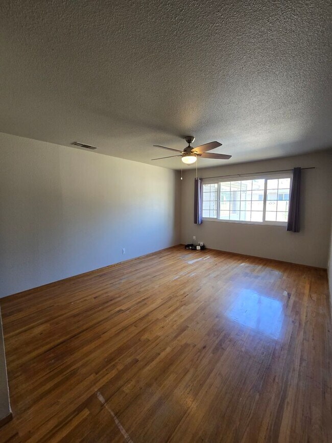 Building Photo - Spacious 4-Bedroom Corner Lot Home $2450.00 per month | Prime Rancho Cordova Location | Available...