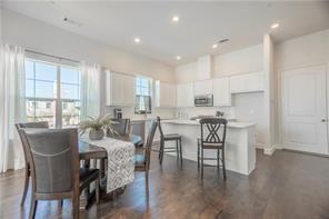 Building Photo - 2518 Plumas Dr