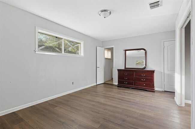 Building Photo - 5422 Styling Dr