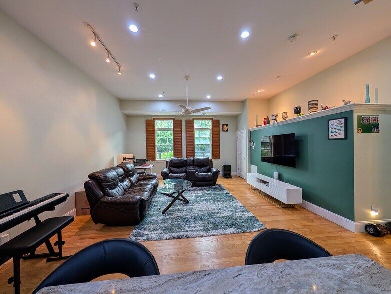 LivingRoom - 87 Franklin St