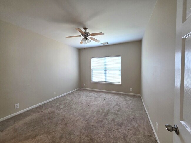 Building Photo - 2 BR Harbor Village Condo