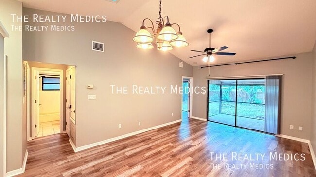 Building Photo - 7909 Richwood Dr