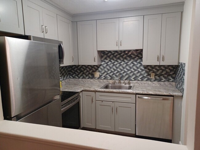 Building Photo - 151 Bittersweet Ln