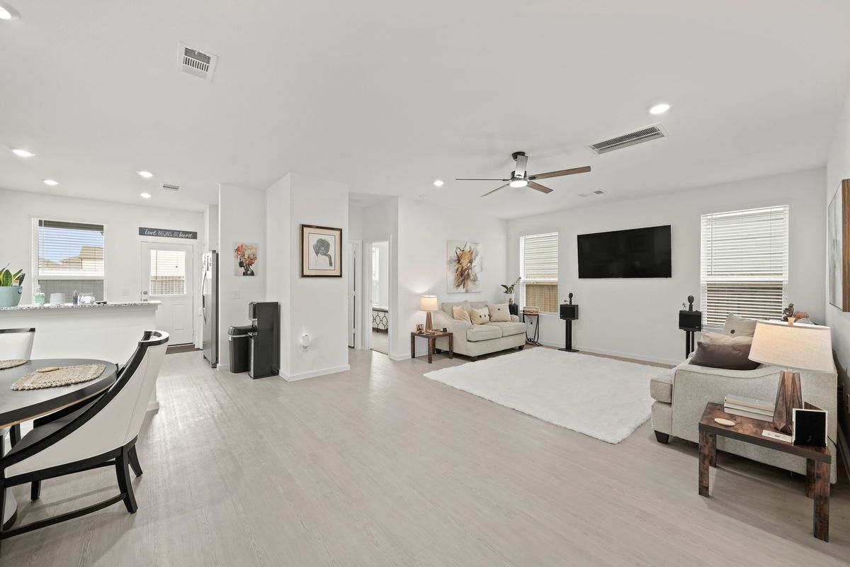 Building Photo - 26235 Arrowleaf Dr