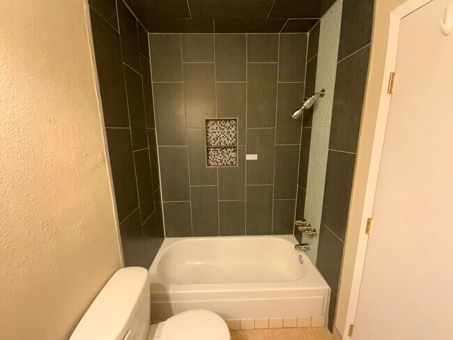 Building Photo - *Owner Broker* 2 Bedroom Townhome Availabl...