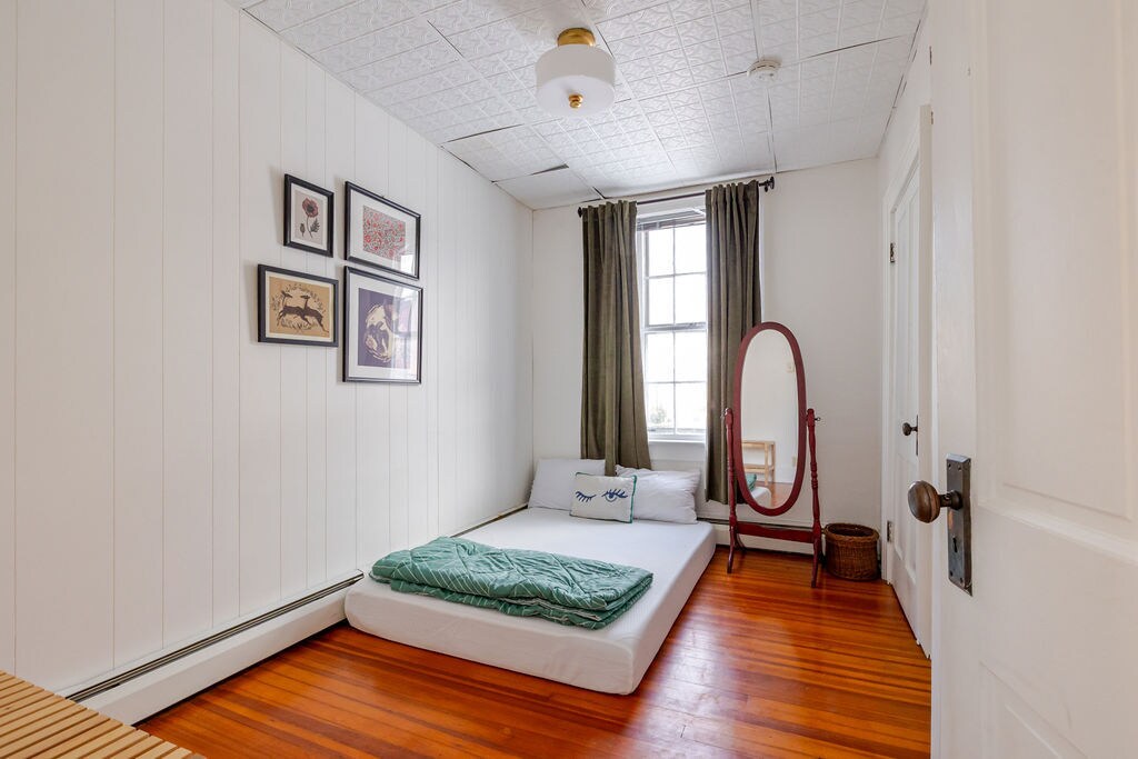 Building Photo - 552 Columbia St