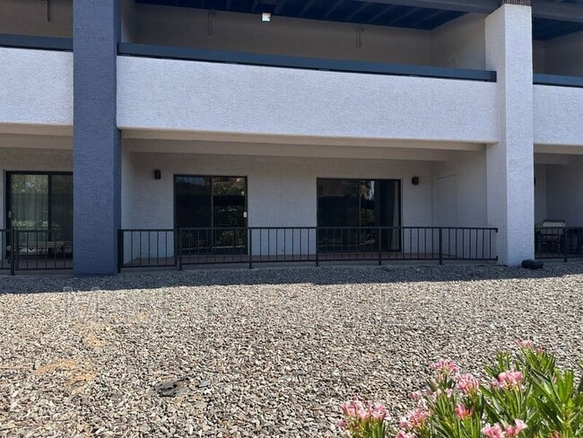 Building Photo - 7350 N Pima Rd