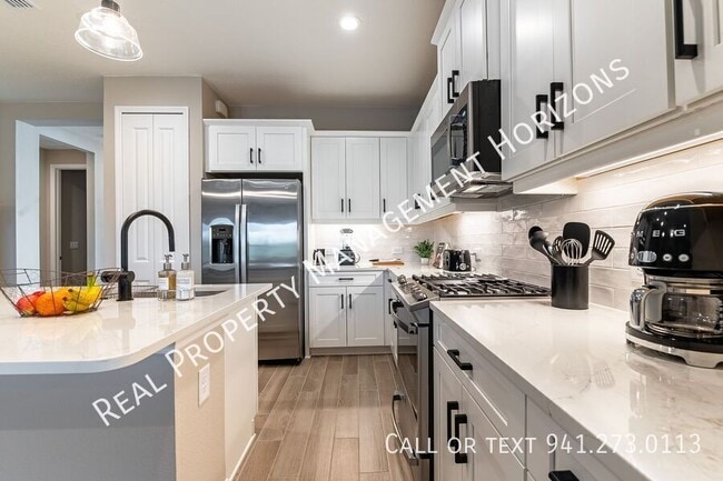 Building Photo - 2321 Blue Mahoe Ln