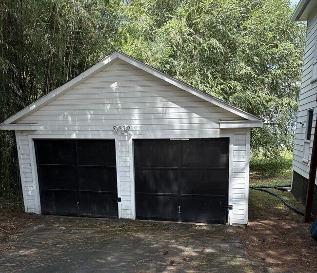 Building Photo - Spacious Renovated Lakewood Duplex! Walk t...