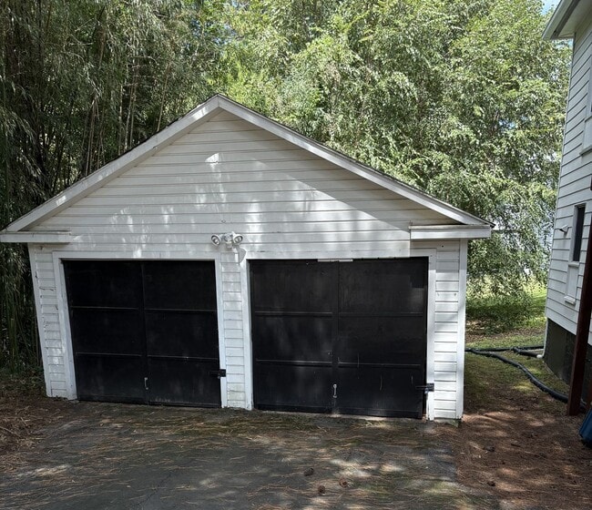 Building Photo - Spacious Renovated Lakewood Duplex with Al...