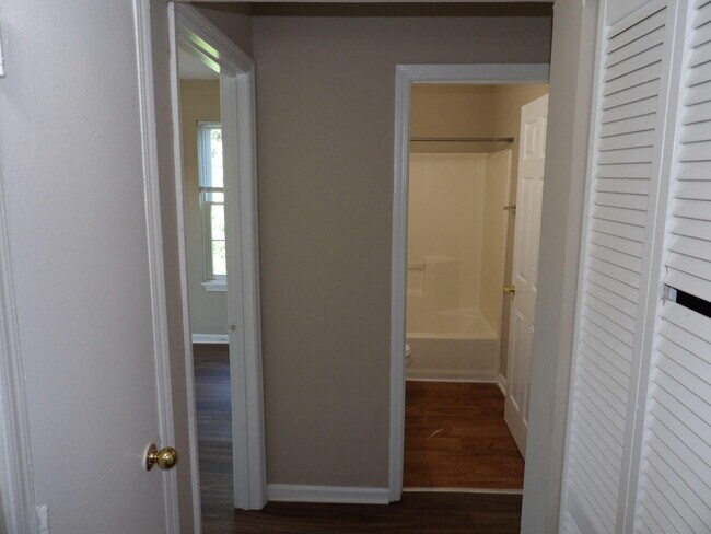 Building Photo - 35 Ashwood Ct