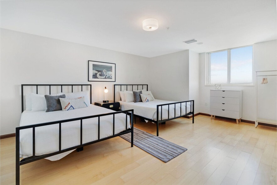 Building Photo - 7939 East Dr