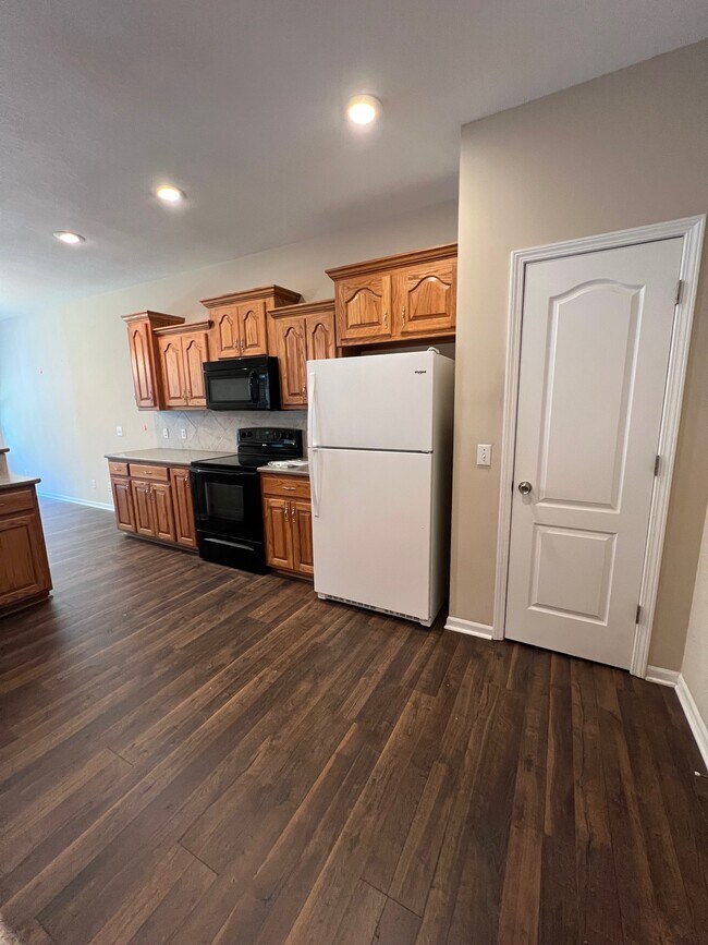 Building Photo - 1814 Villa Dr