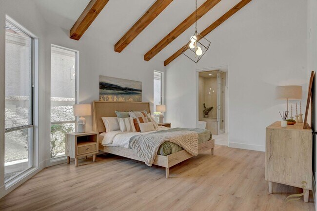 Building Photo - 3 Bedroom, 2.5 Bath Golf Course Home in Guard-Gated Canyon Gate