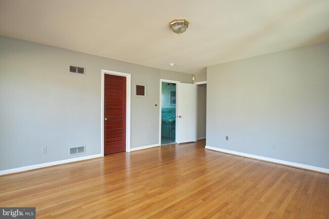 Building Photo - 2934 Ellicott Terrace NW