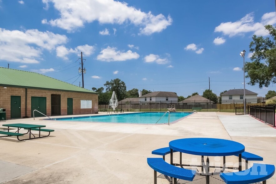 Building Photo - 28707 Binefield St