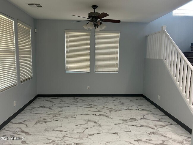 Building Photo - 869 E Doral Ct