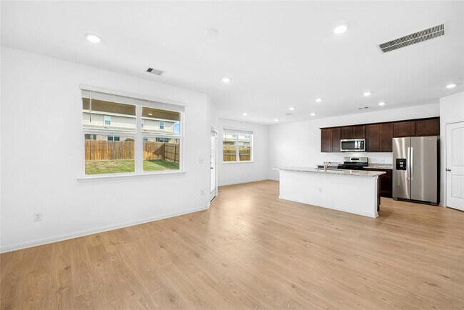 Building Photo - 412 Brody Ln