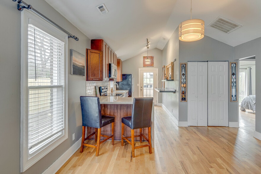 Building Photo - 2629 Pennington Ave